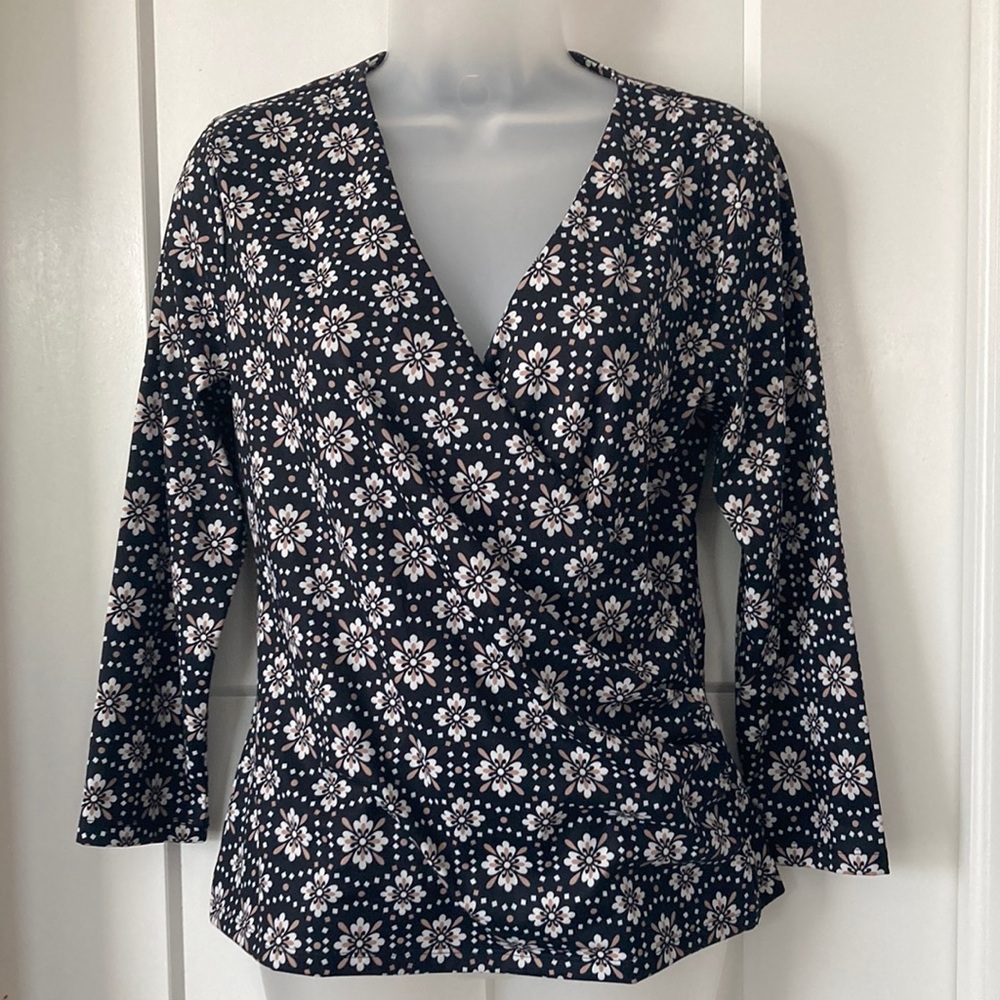 Beautiful  Wrap Flower Blouse 👚,size-S, Black/cream/white, 3/4 sleeves
